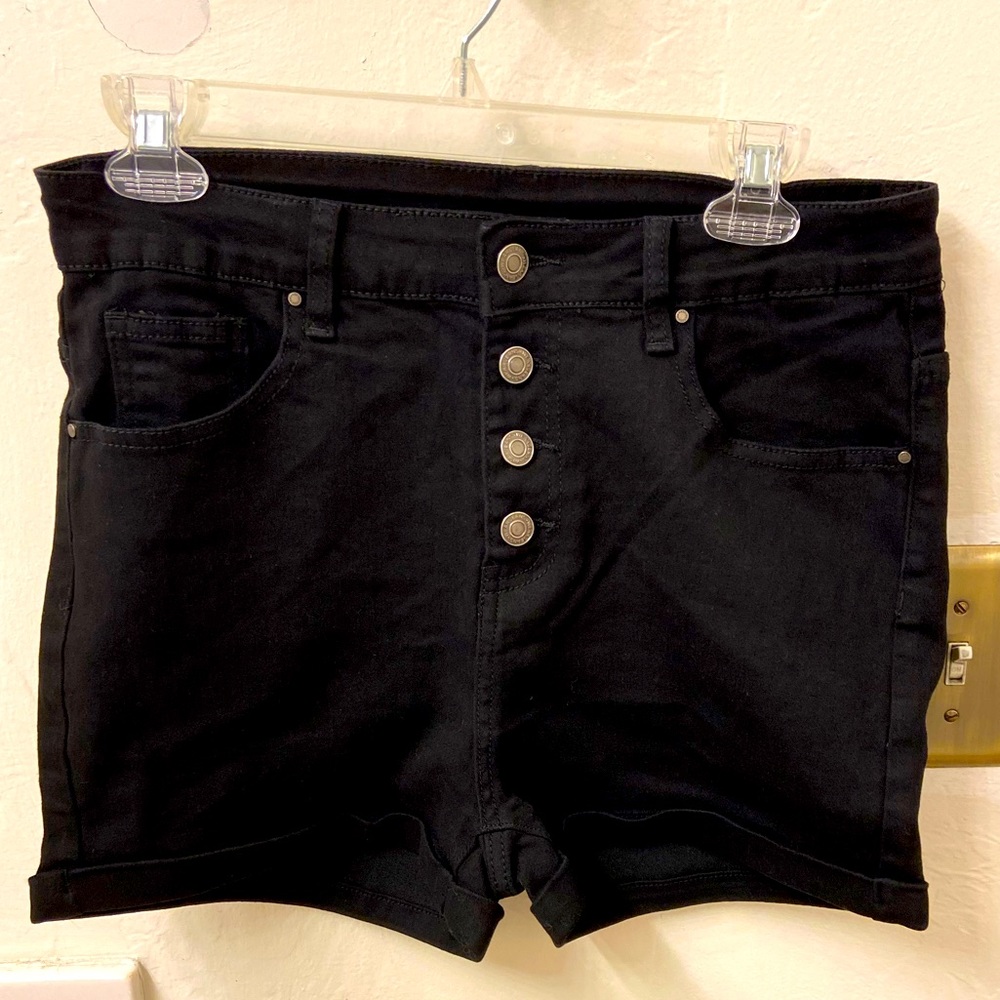 High waisted black demin shorts